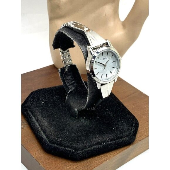 Timex Women's Watch TW2R98700 Quartz Silver Dial Stainless Steel 25mm - Picture 2 of 13